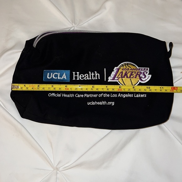UCLA x Lakers Cosmetics Bag - Picture 5 of 6